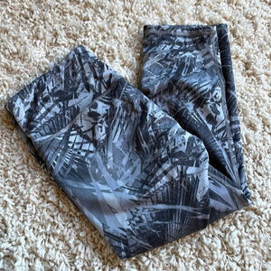 Athleta Grey Patterned Crop Leggings Size Small